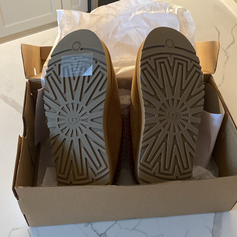 UGG Tazz II Chestnut, Slip-Ons with Red Accents. BRAND NEW. NEVER WORN - Picture 8 of 9